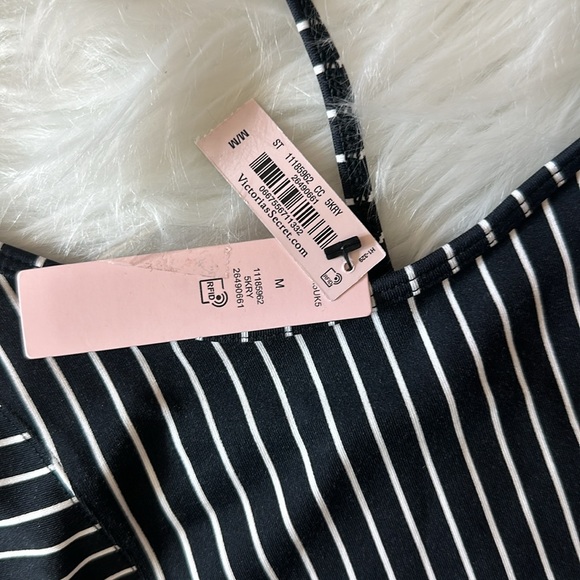 Victoria’s Secret On Point Essential Racerback Tank Top Size Medium - Picture 5 of 5